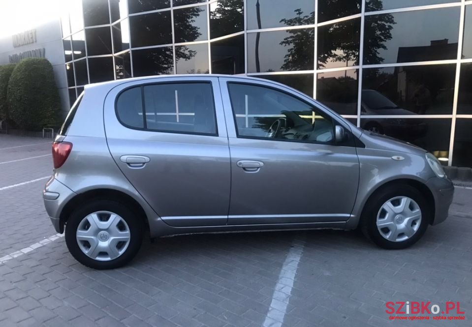 2004' Toyota Yaris photo #3