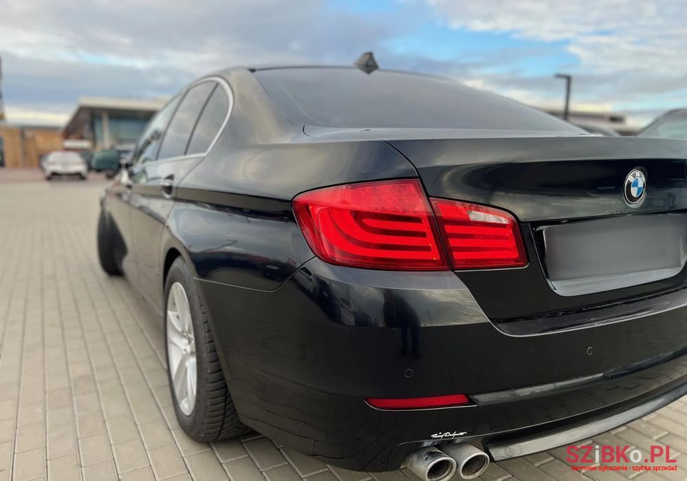 2011' BMW 5 Series photo #6