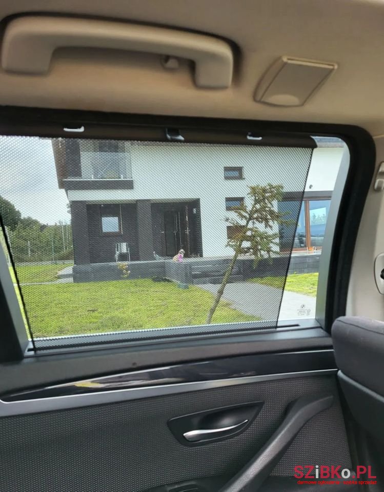 2013' BMW 5 Series 520I photo #3