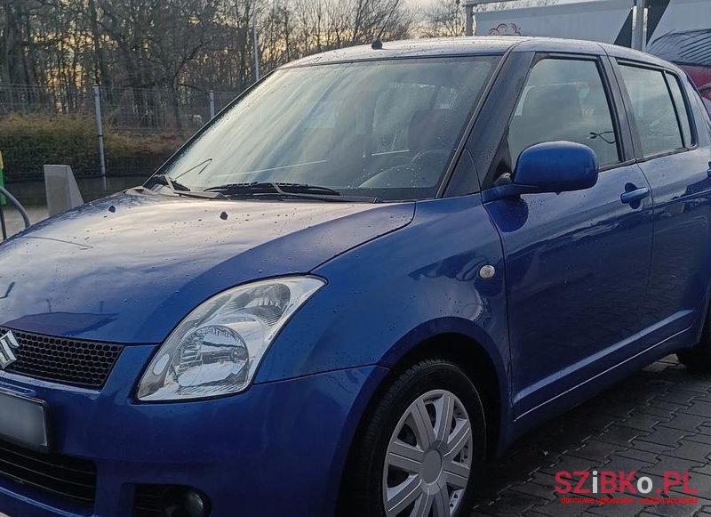 2007' Suzuki Swift photo #2