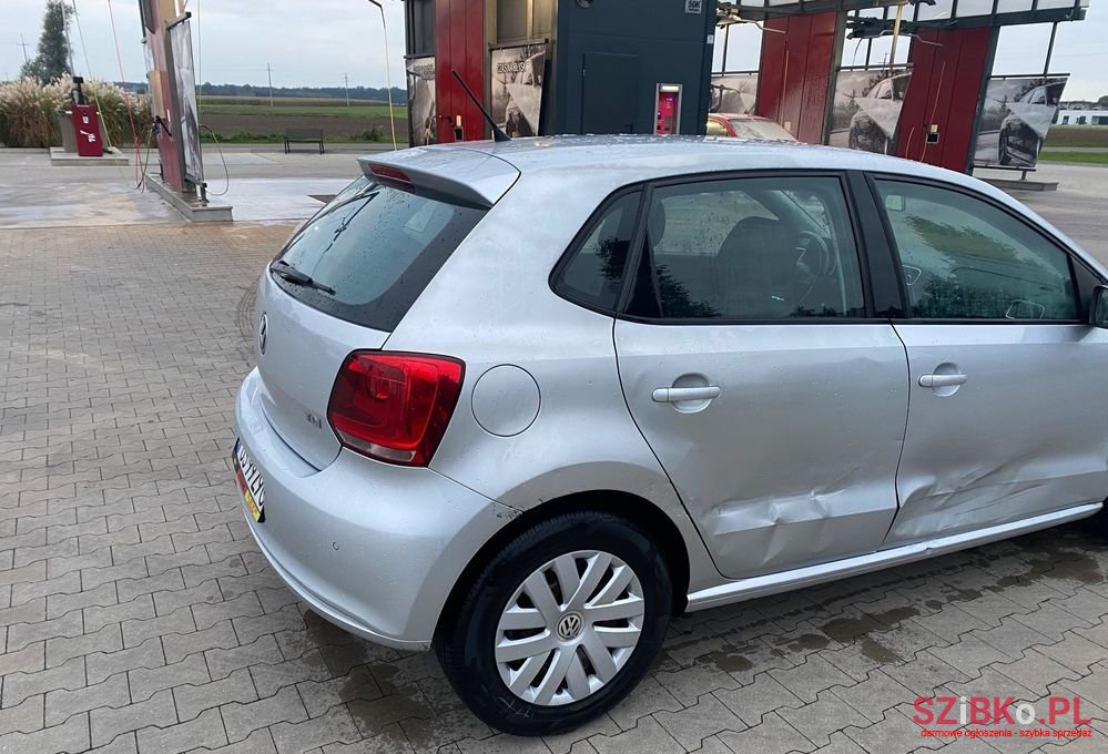 2009' Volkswagen Polo photo #5