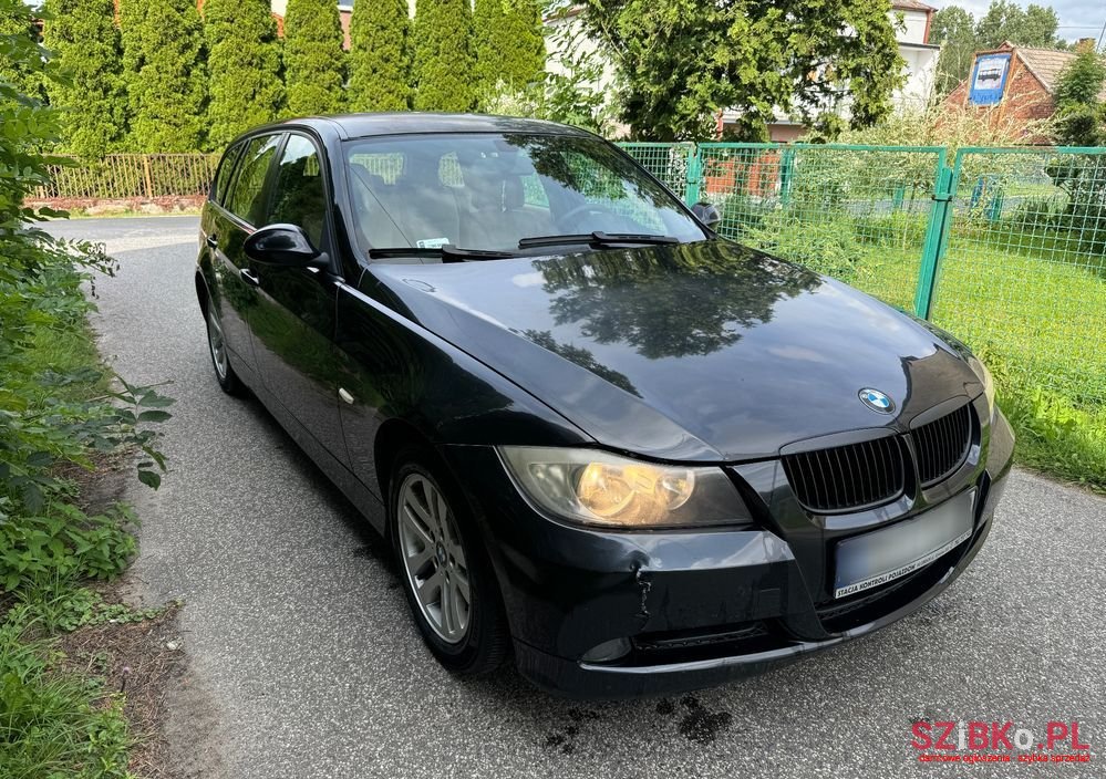 2005' BMW 3 Series 320I Touring photo #2