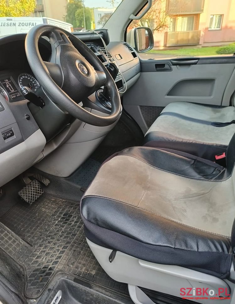 2011' Volkswagen Transporter photo #5