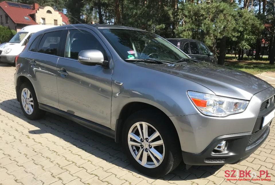 2011' Mitsubishi ASX photo #2