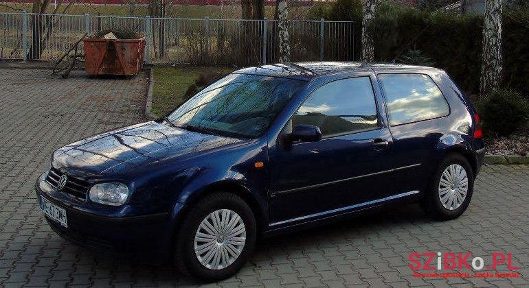 2002' Volkswagen Golf photo #1