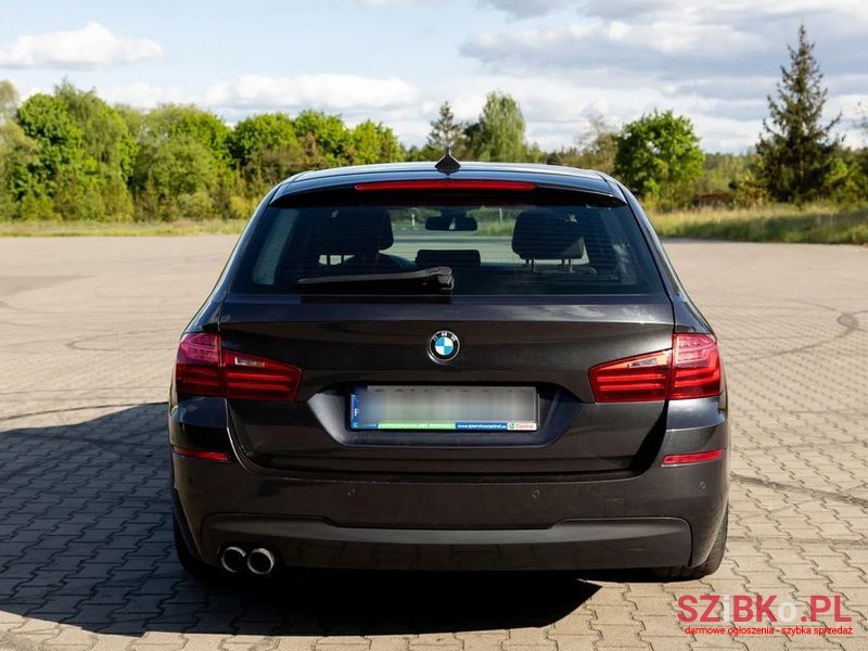 2014' BMW 5 Series 520D Touring Sport-Aut photo #4