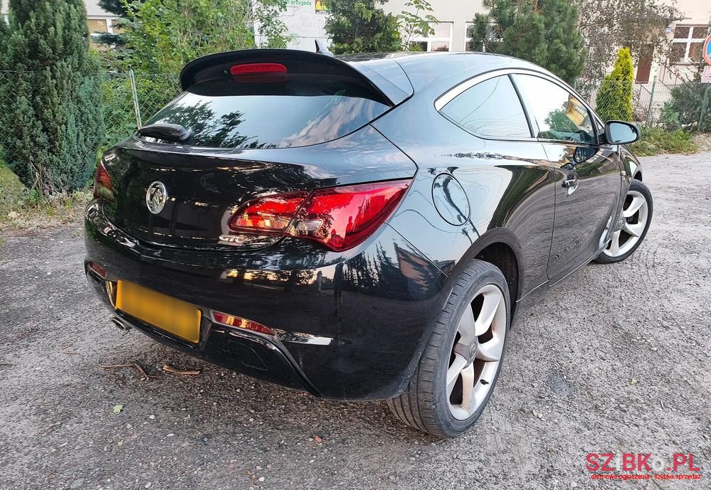 2014' Opel Astra photo #2