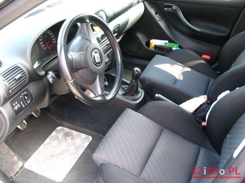 2004' SEAT Leon photo #2