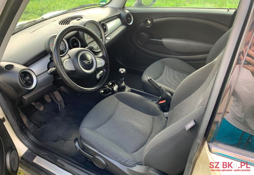 2009' MINI One Standard photo #4