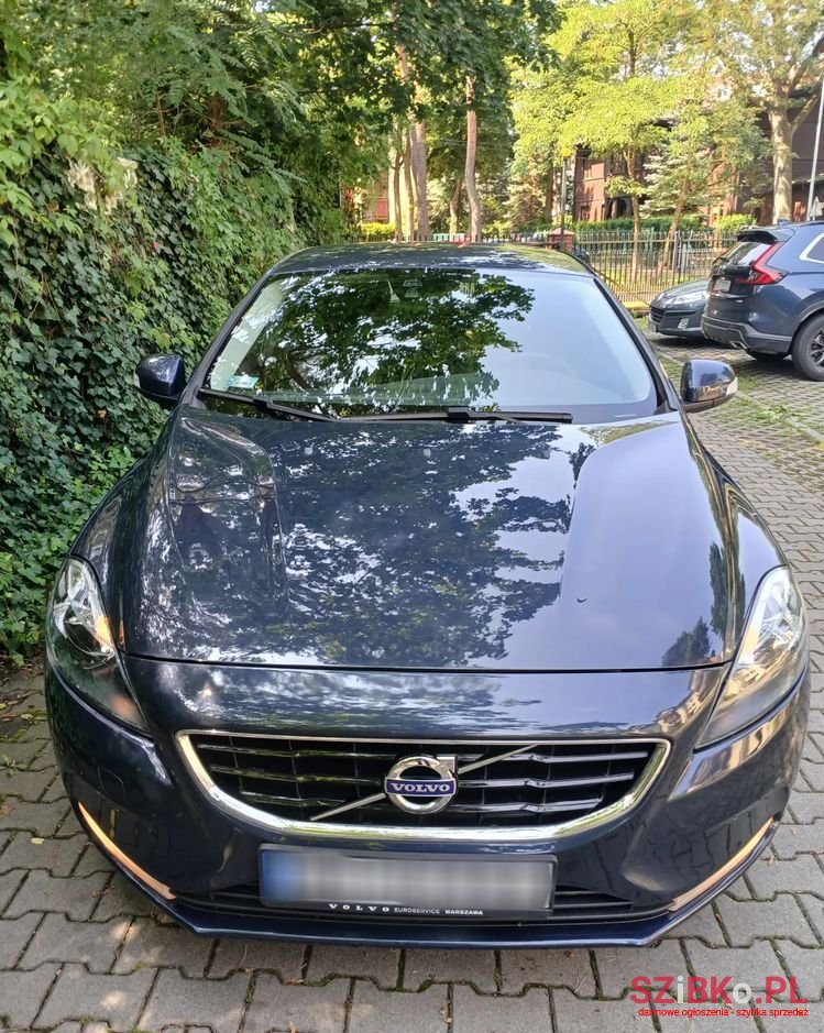 2015' Volvo V40 D3 Momentum photo #2