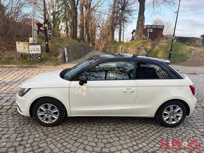 2011' Audi A1 1.6 Tdi Ambition photo #5