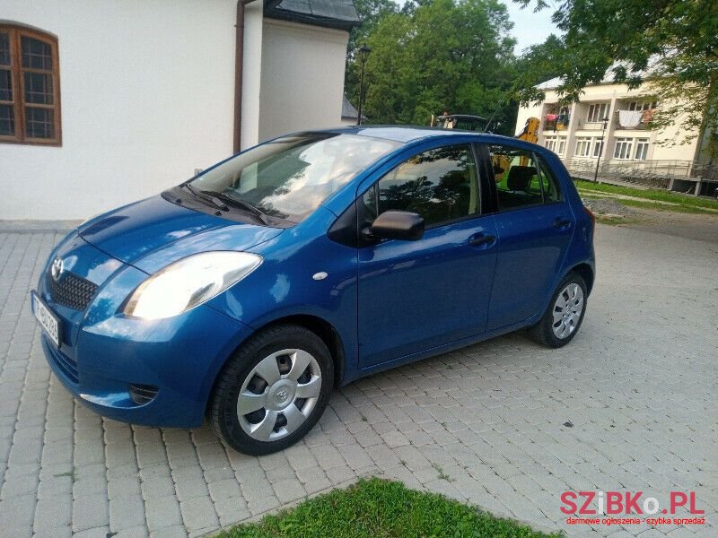 2008' Toyota Yaris photo #5