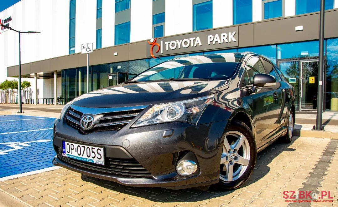 2012' Toyota Avensis photo #3