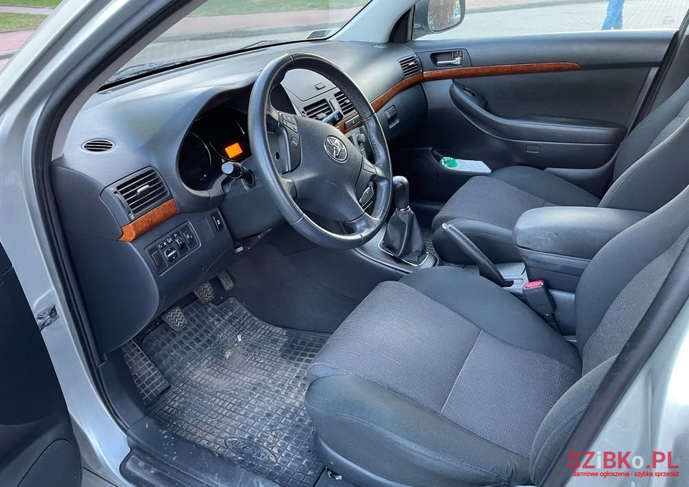 2006' Toyota Avensis photo #6