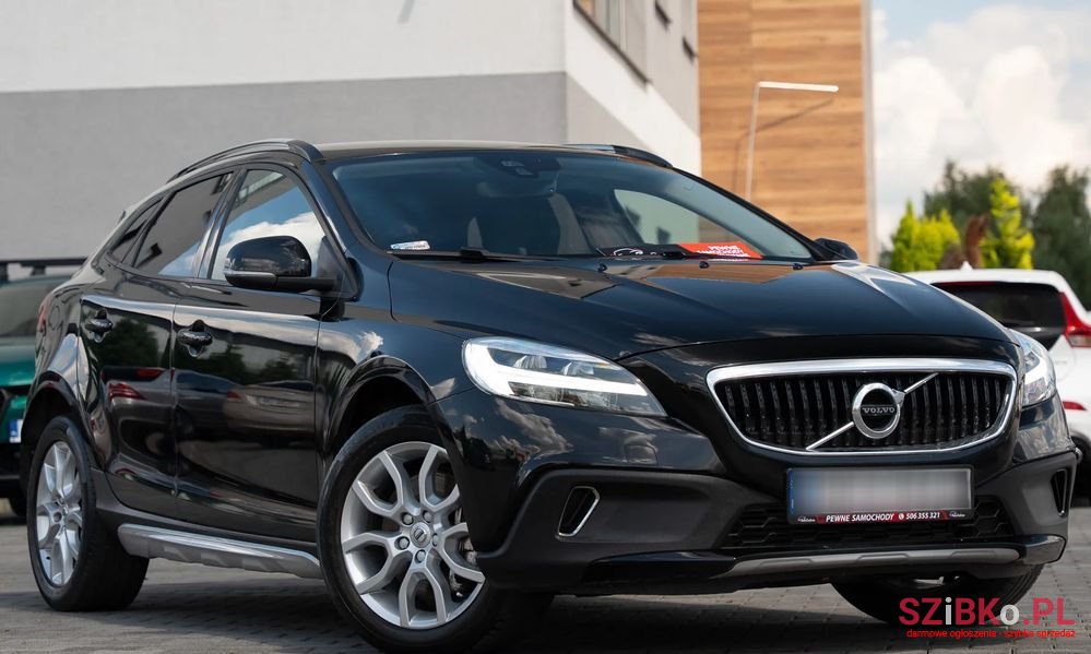 2017' Volvo V40 Cross Country photo #4