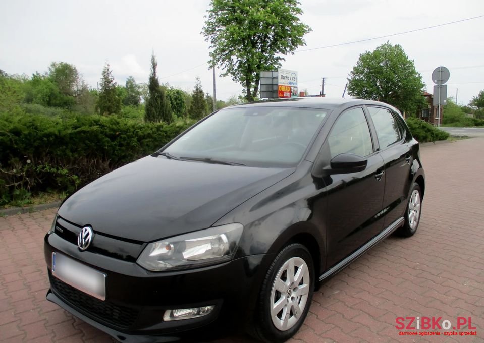 2011' Volkswagen Polo photo #1