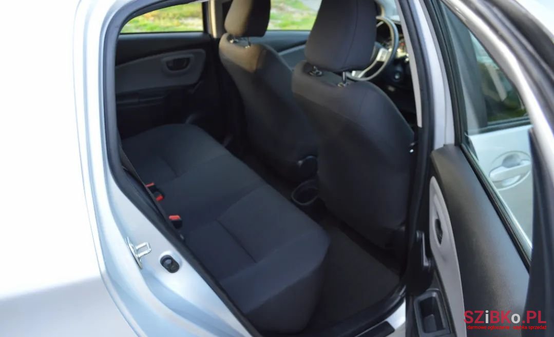 2017' Toyota Yaris photo #6