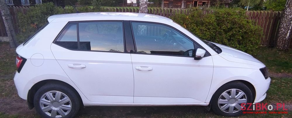 2016' Skoda Fabia 1.4 Tdi Ambition photo #2