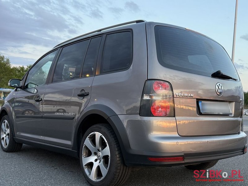 2008' Volkswagen Touran 1.4 Tsi Cross photo #2