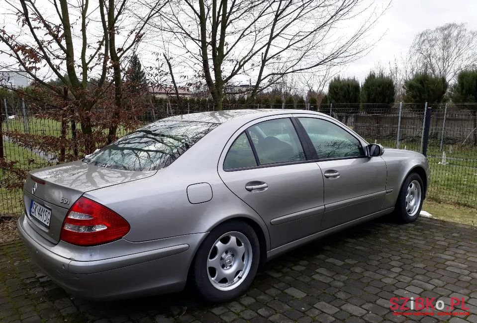 2005' Mercedes-Benz E-Class photo #3