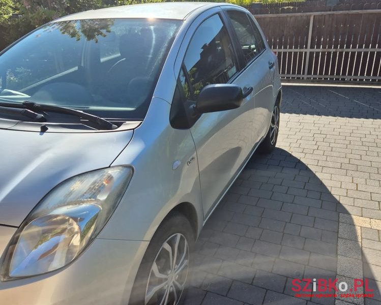 2008' Toyota Yaris photo #2