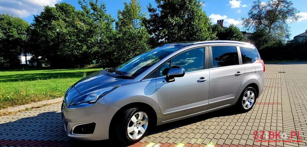 2016' Peugeot 5008 photo #1