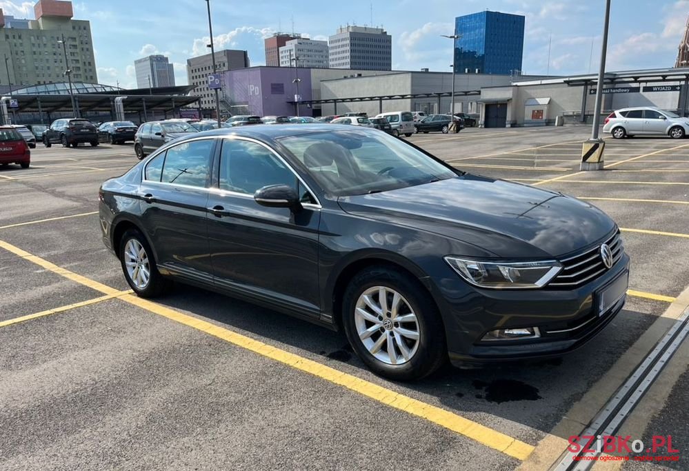 2017' Volkswagen Passat photo #2