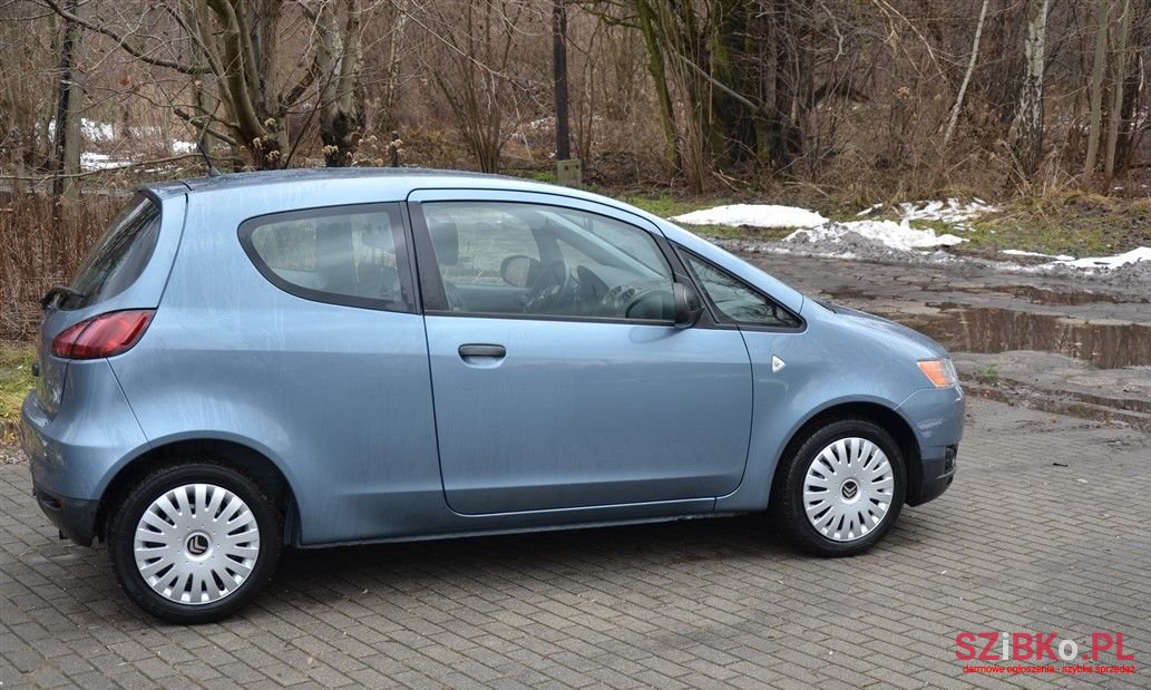 2009' Mitsubishi Colt photo #4