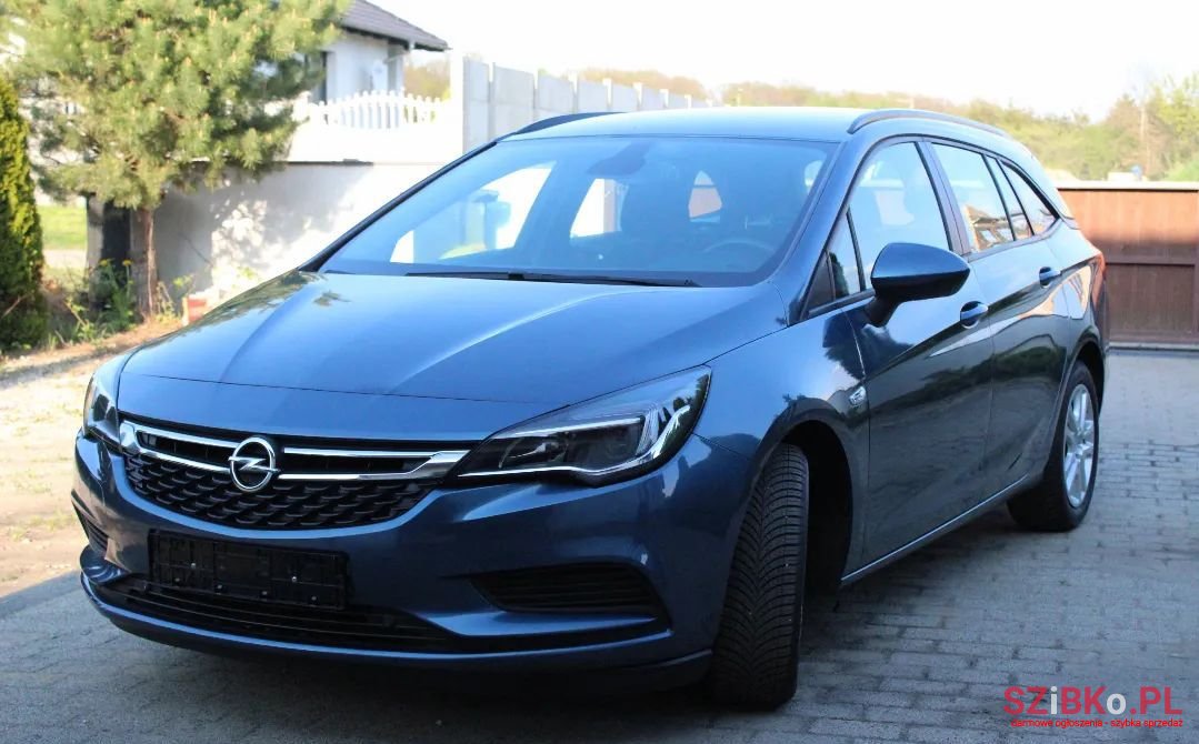 2017' Opel Astra photo #3