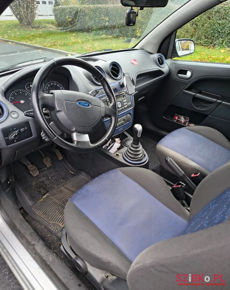 2008' Ford Fiesta photo #6