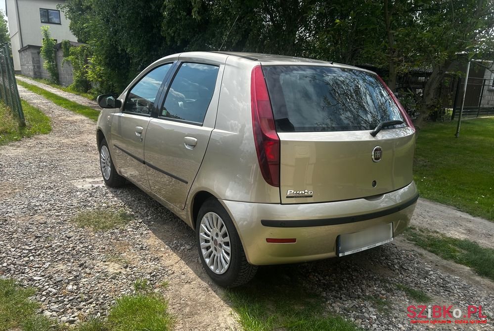 2010' Fiat Punto photo #6