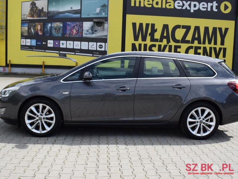 2011' Opel Astra 1.6 Turbo Cosmo photo #6