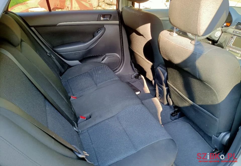 2007' Toyota Avensis photo #6