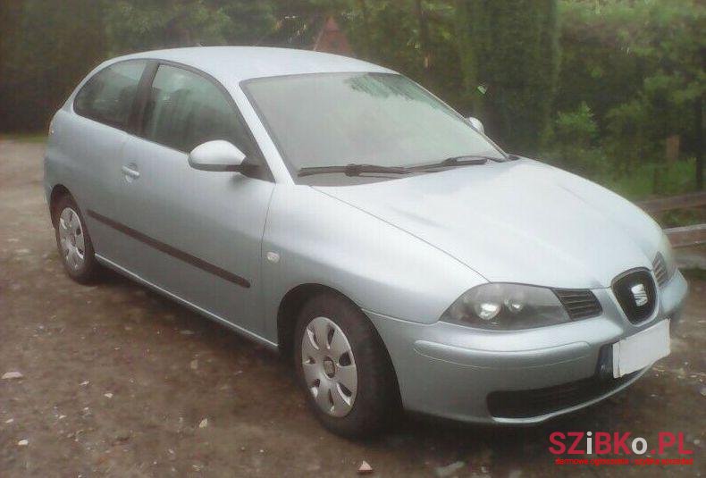 2004' SEAT Ibiza photo #1
