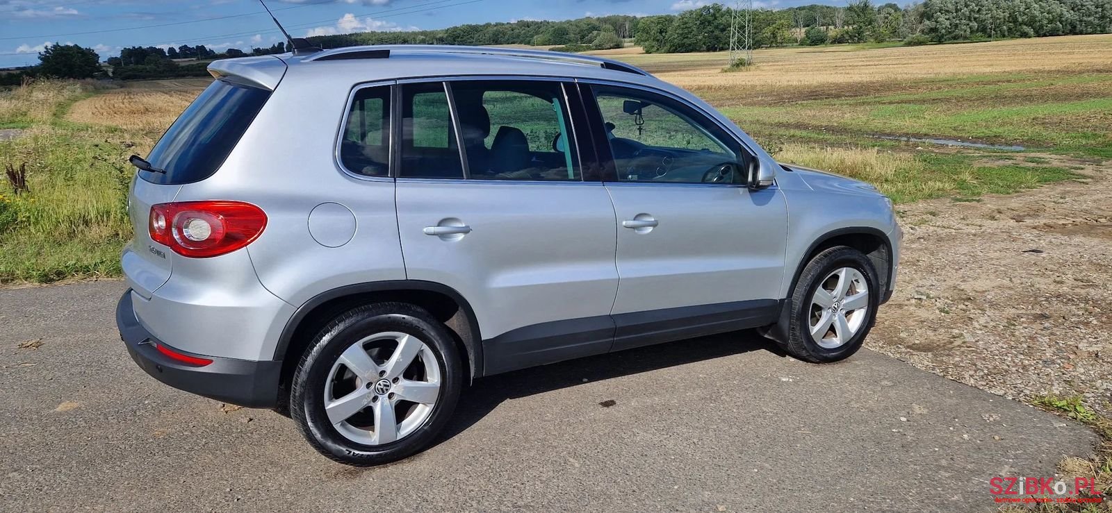 2010' Volkswagen Tiguan photo #6