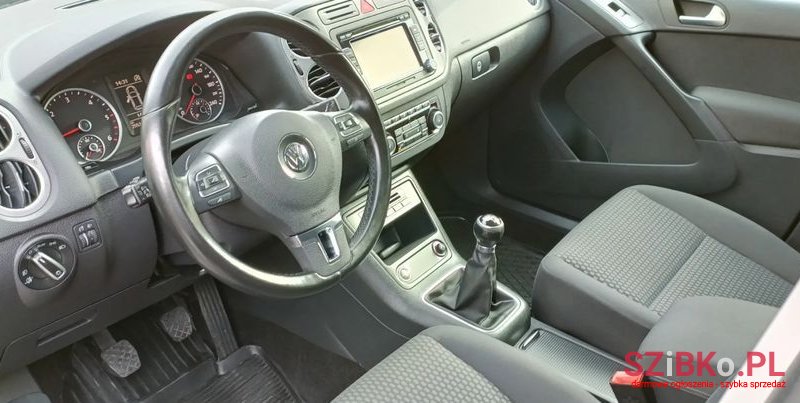 2011' Volkswagen Tiguan photo #5