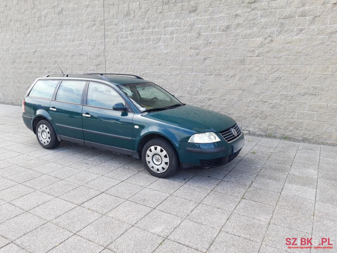 2001' Volkswagen Passat photo #1