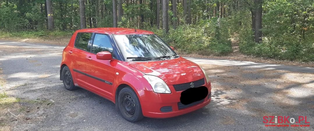 2005' Suzuki Swift Comfort photo #2