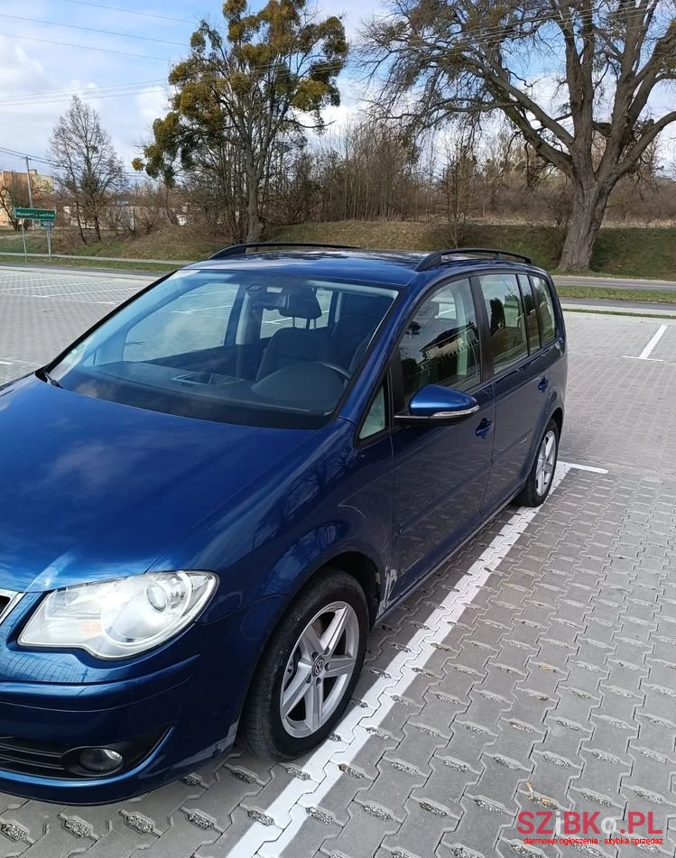 2009' Volkswagen Touran photo #4