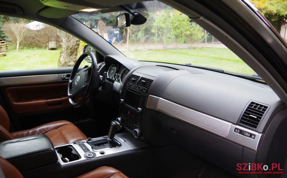 2007' Volkswagen Touareg photo #5