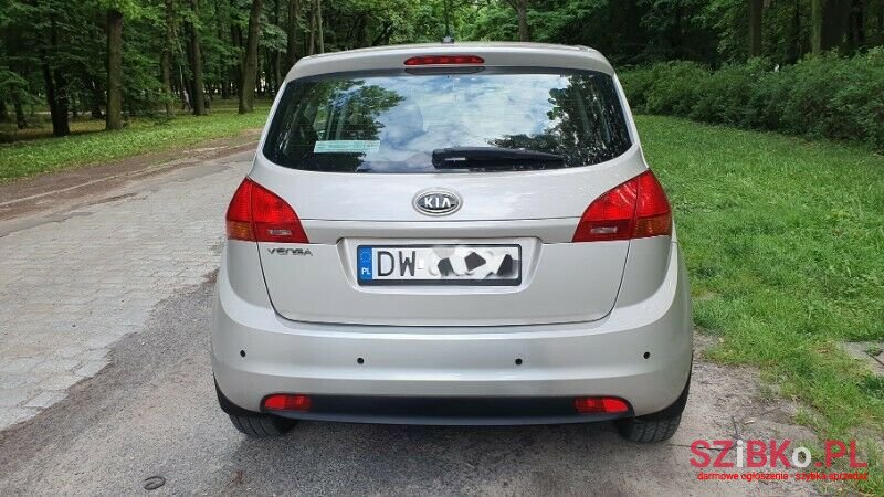 2011' Kia Venga photo #5