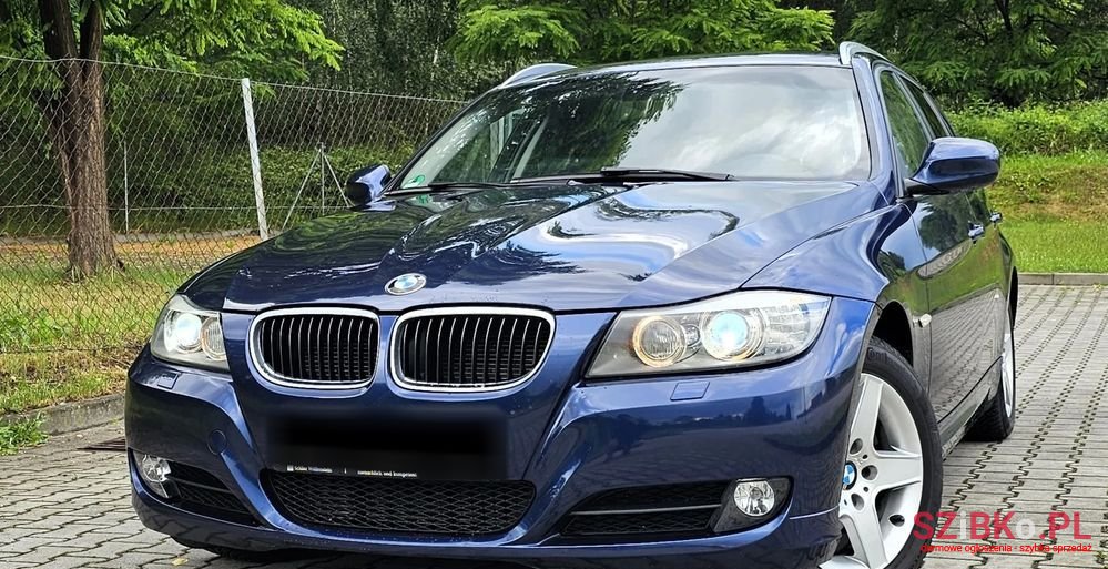 2011' BMW 3 Series 320D Luxury Line photo #2