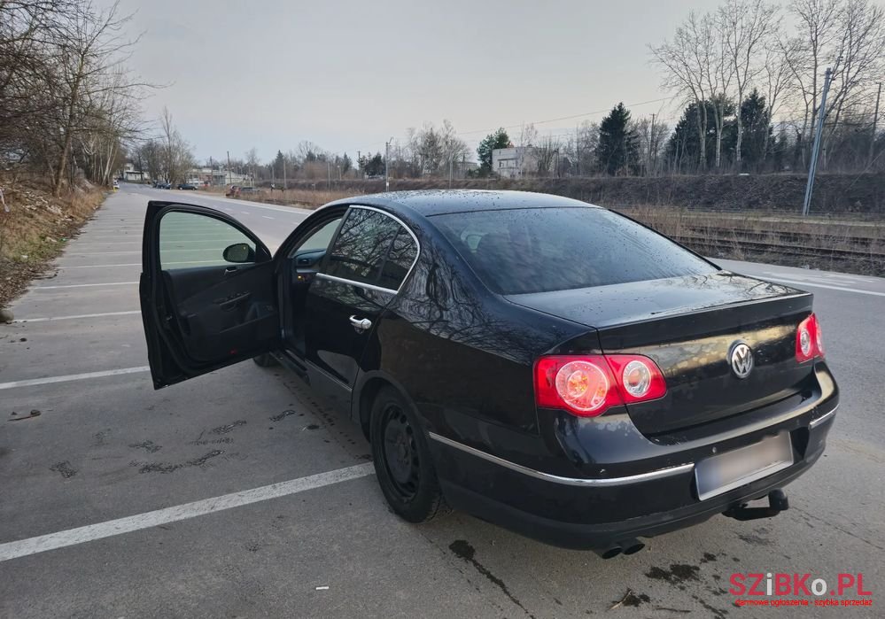 2008' Volkswagen Passat 2.0 Tdi Highline photo #3