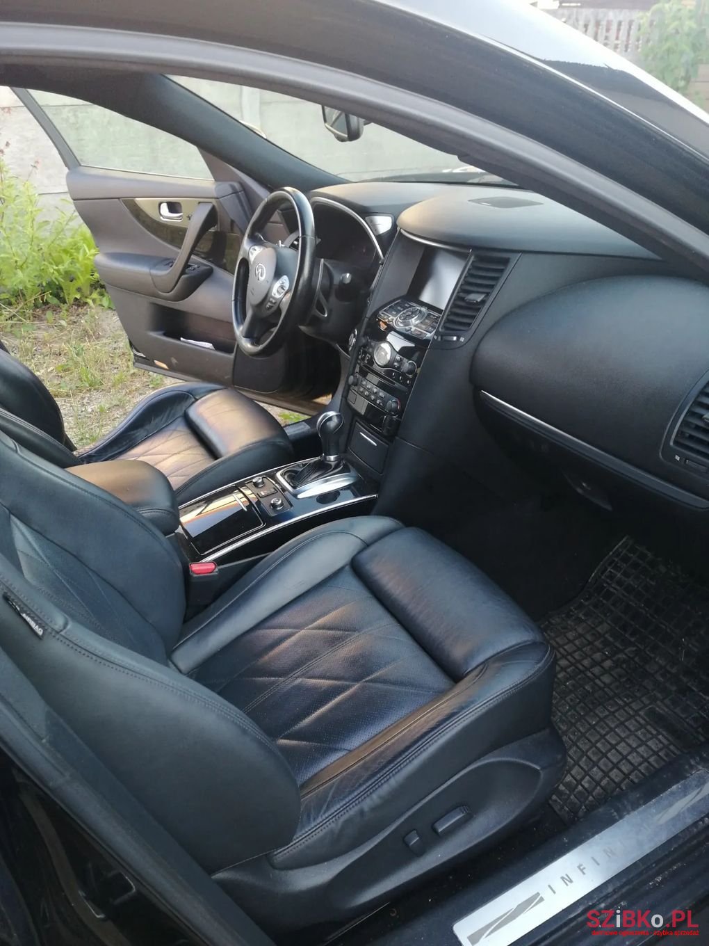 2010' Infiniti FX photo #6