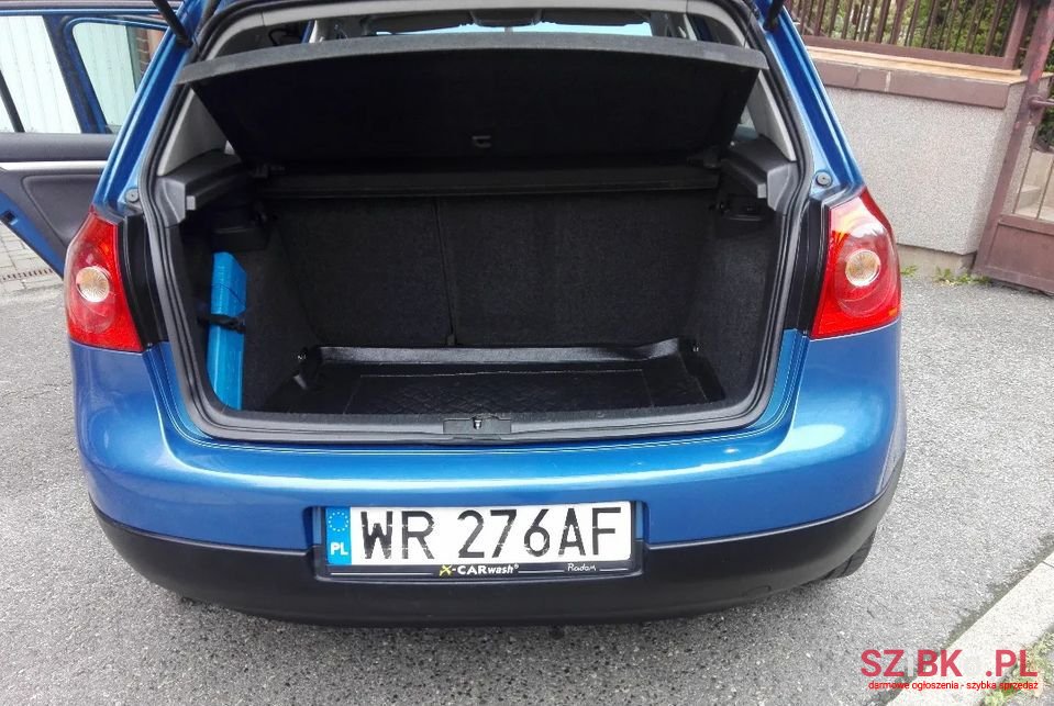 2004' Volkswagen Golf photo #4