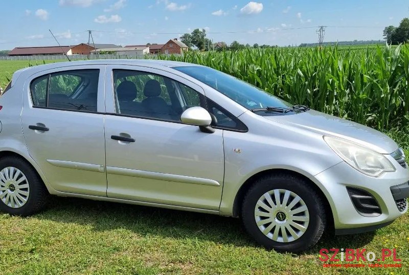 2011' Opel Corsa photo #2