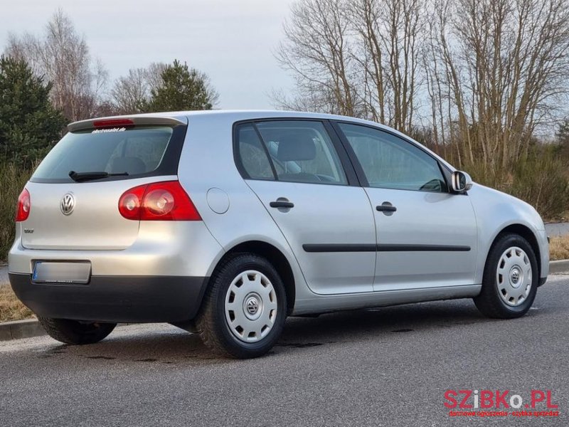 2004' Volkswagen Golf photo #6