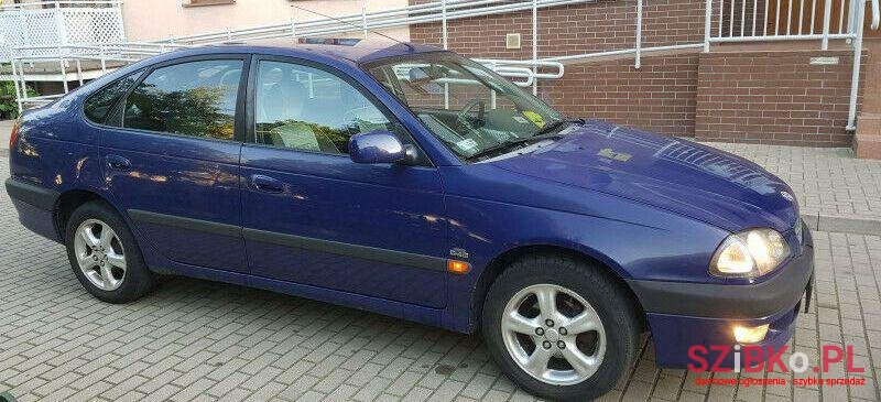 2000' Toyota Avensis photo #1