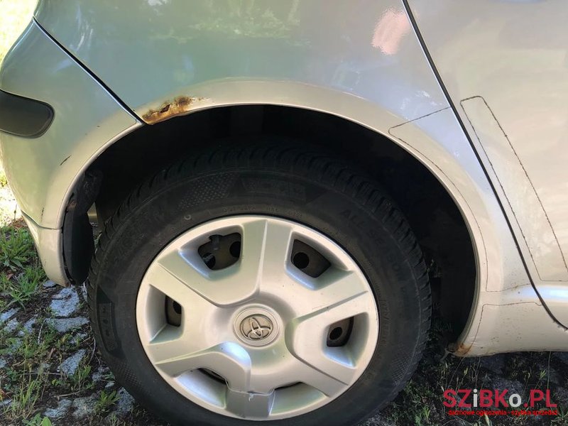 2004' Toyota Yaris photo #6