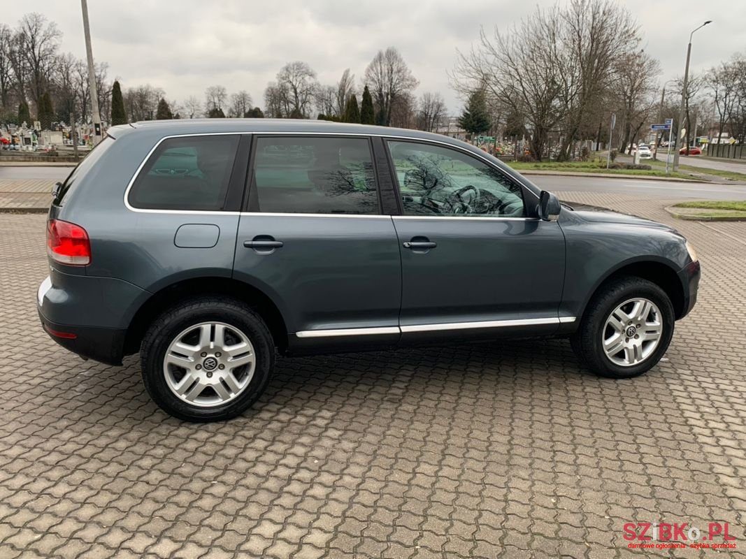 2004' Volkswagen Touareg photo #6